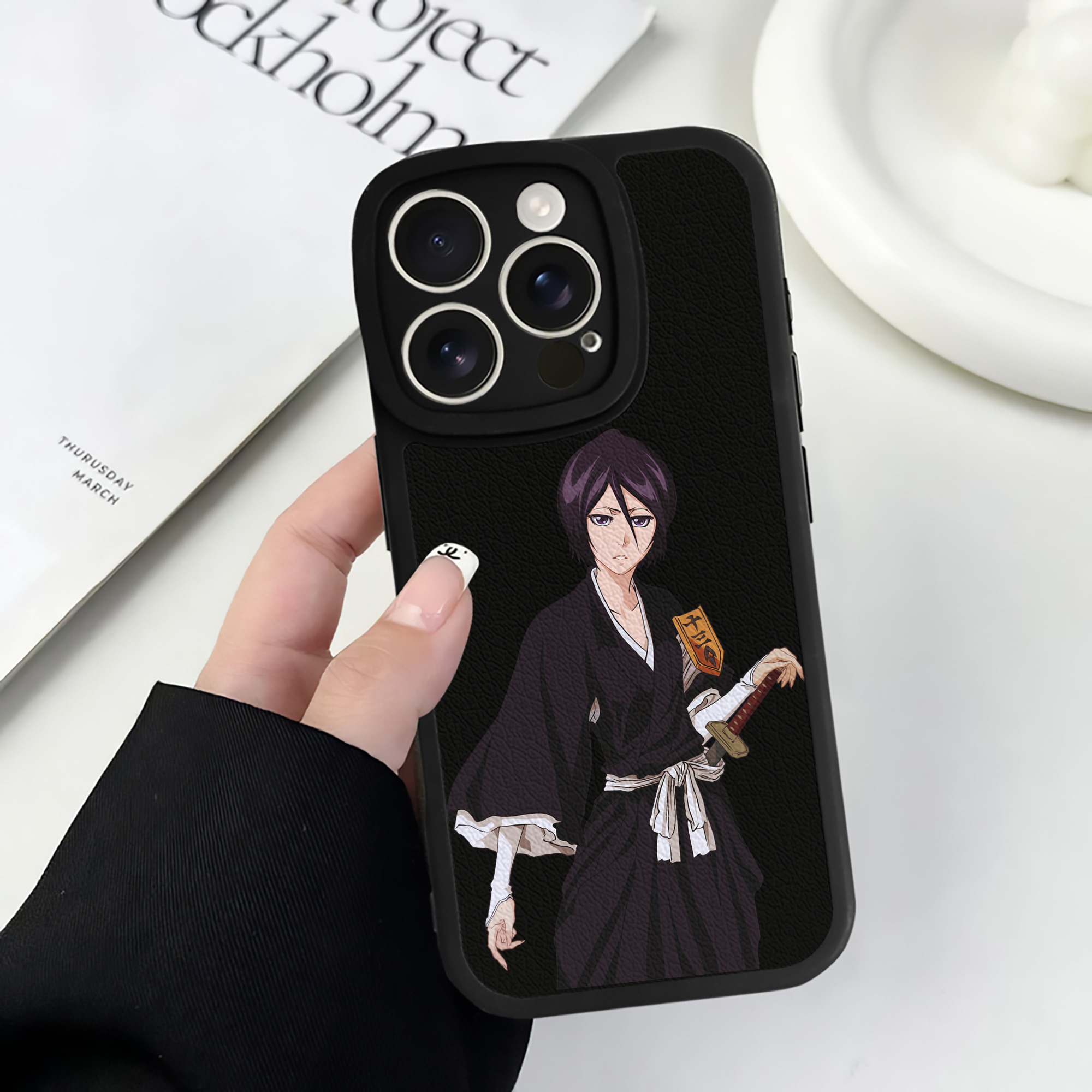 （画像用） ブリーチ 朽木ルキア BLEACH Kuchiki Rukia 【iPhone 16シリーズ対応】シリコンスマホケース（レザー調） 材質：シリコン